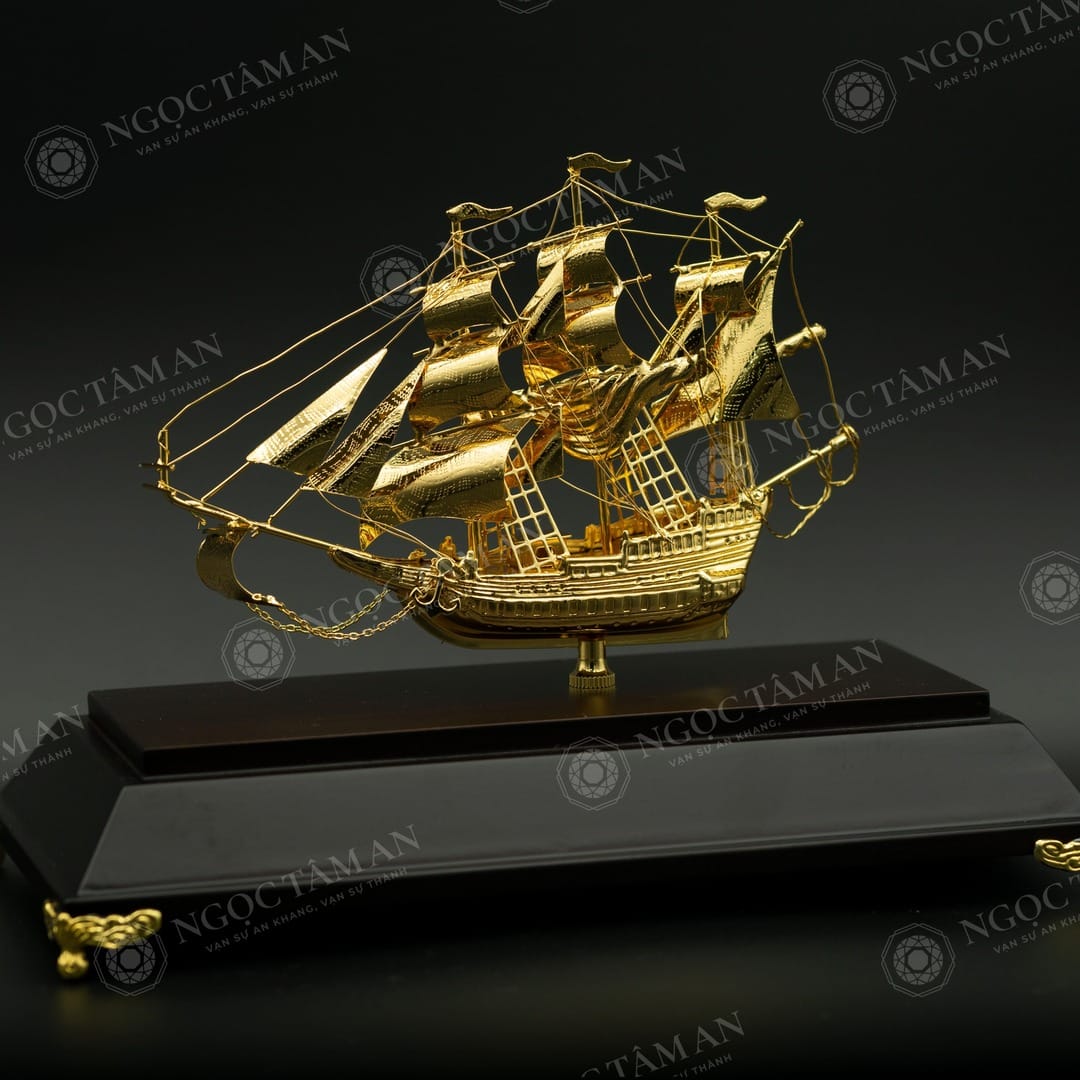 Mô hình thuyền buồm mạ vàng 24K cỡ nhỏ - TB-NHO2