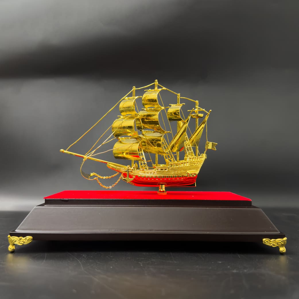 Mô hình thuyền buồm mạ vàng 24K cỡ nhỏ – TB-NHO3