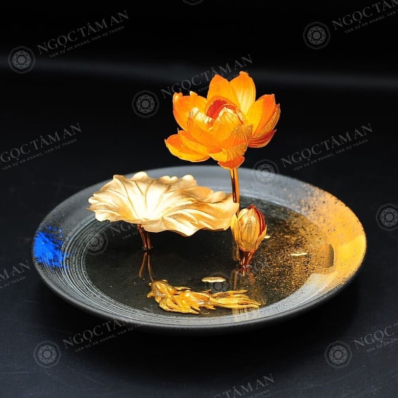 Đĩa hoa sen cá chép mạ vàng