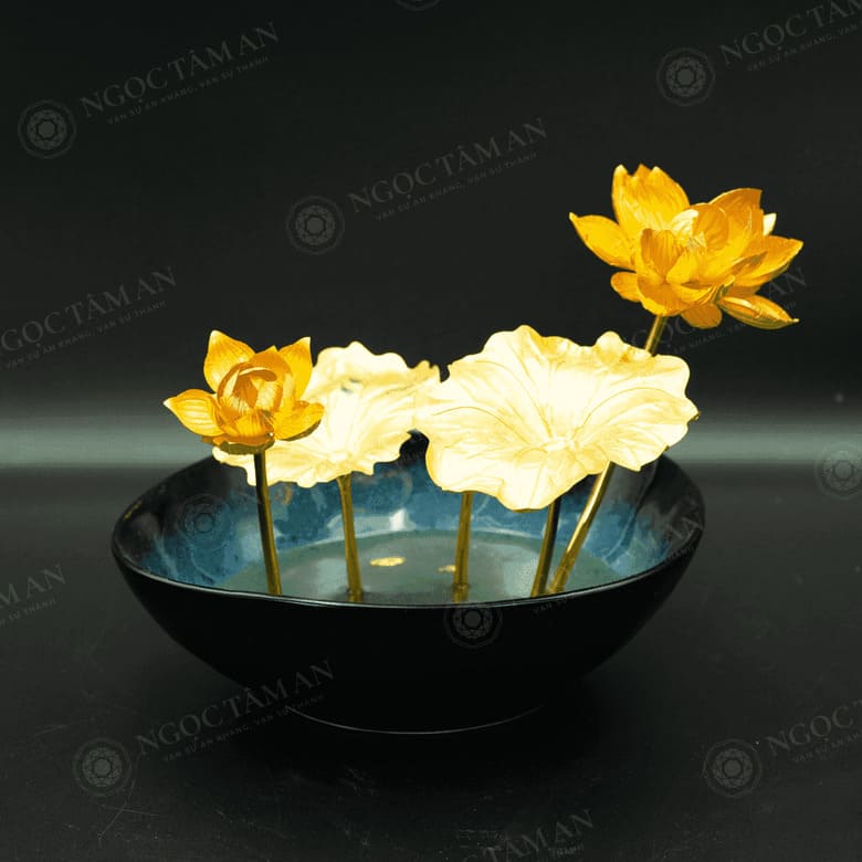 Bát hoa sen tài lộc dát vàng