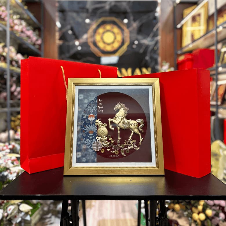 Tranh nhất mã dát vàng 24k