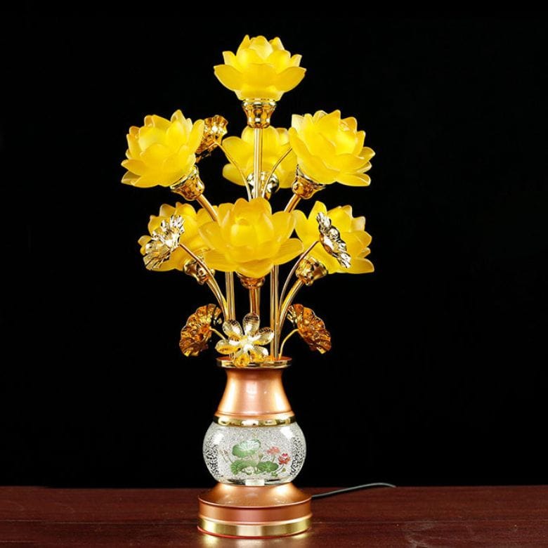 Lựa chọn loại đèn có màu sắc và kích thước phù hợp với không gian thờ cúng