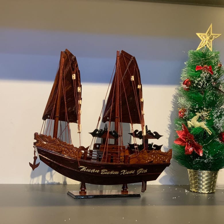 Mô hình thuyền buồm France II gỗ đen mang đến vẻ đẹp cổ điển