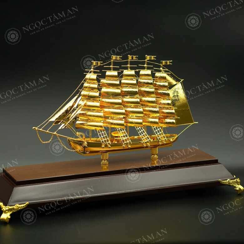 Thuyền buồm mạ vàng 24k đem lại thịnh vượng, phú quý