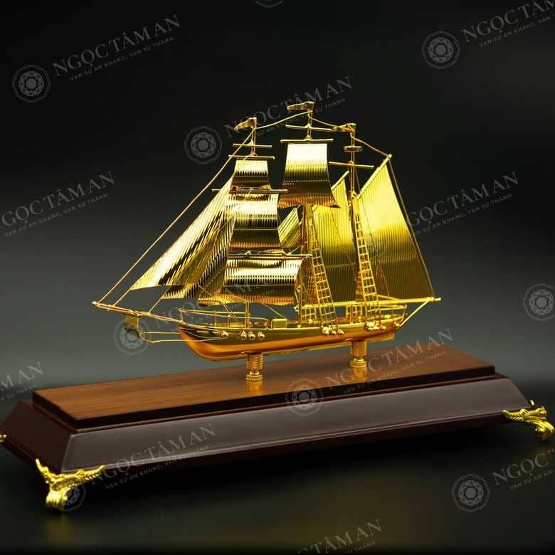 Mô hình thuyền buồm mạ vàng 24K