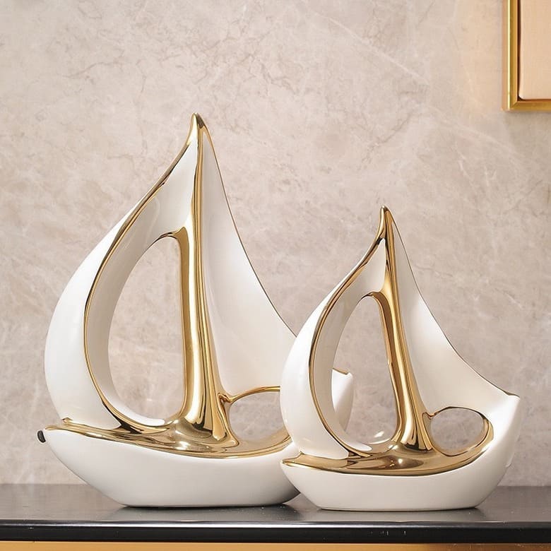 Mô hình thuyền buồm bằng sứ