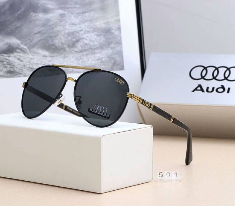 Kính mắt là phụ kiện hoàn hảo giúp sếp thêm phần lịch lãm và phong độ