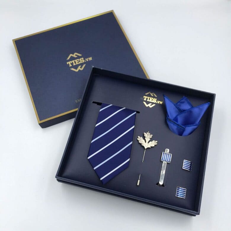 Cà vạt giúp sếp tự tin hơn trong những buổi gặp gỡ, hội họp