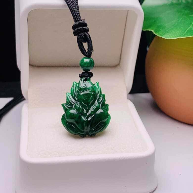 Mặt dây chuyền đá quý