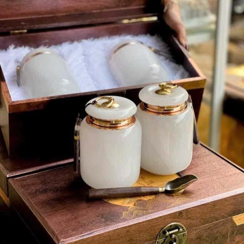 Bình ngọc đựng trà giúp cân bằng năng lượng trong cuộc sống