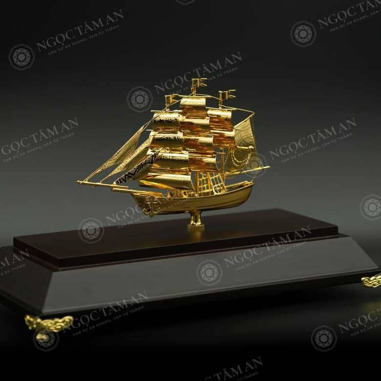 Mô hình thuyền buồm mạ vàng 24K