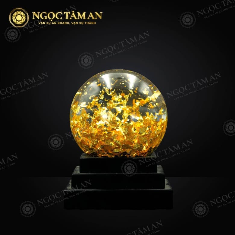 Quả cầu vàng thu hút tài lộc