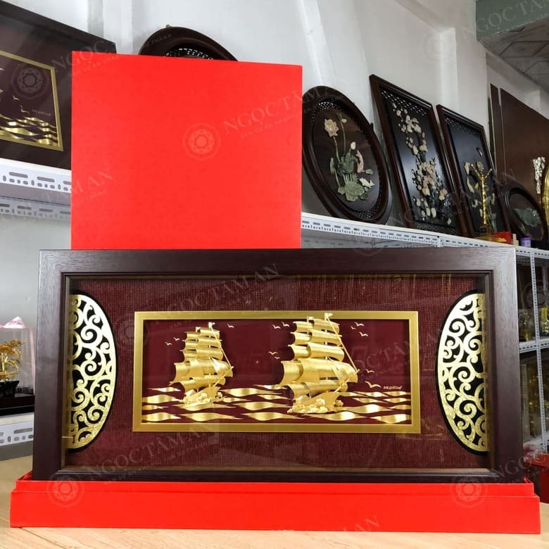 Tranh phong thủy dát vàng gửi gắm lời chúc thịnh vượng tới sếp