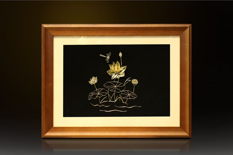 Tranh hoa sen treo tường mạ vàng 24K