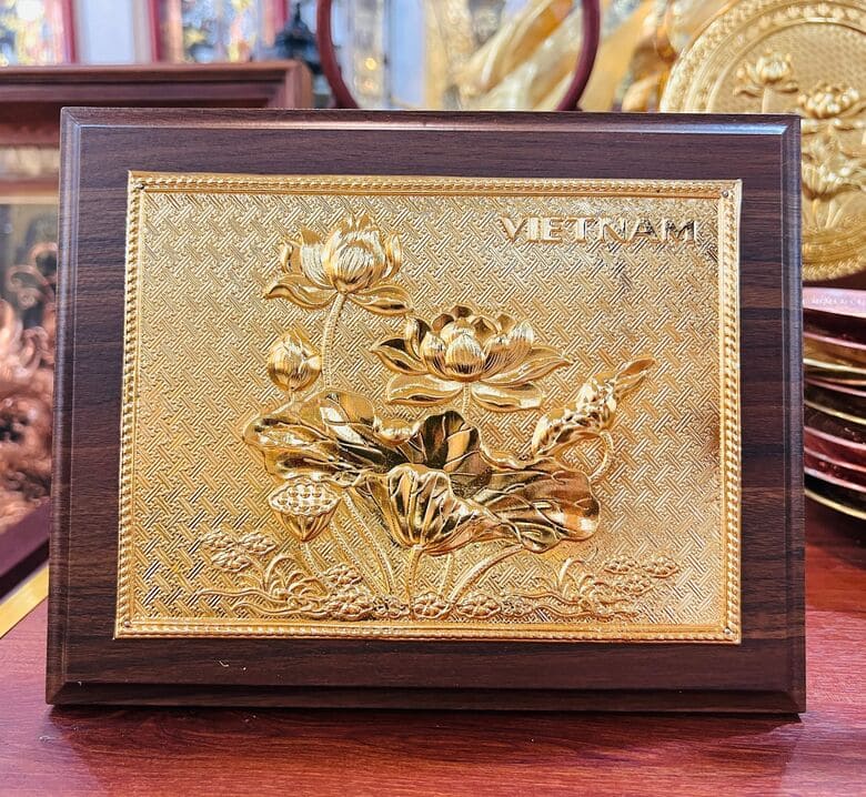 Chọn hướng Đông/Đông Nam để treo tranh