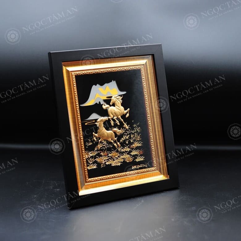 Tranh hai chú ngựa song hành biểu trưng cho sự đồng lòng, hỗ trợ và đoàn kết