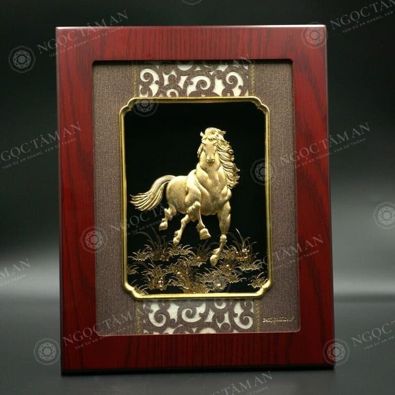 Tranh Nhất mã thành công dát vàng 24K