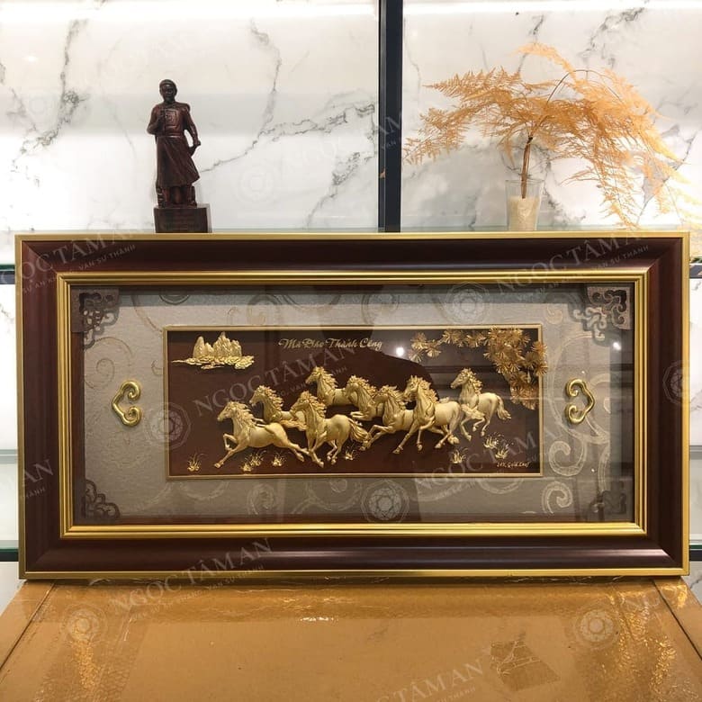 Tranh Bát mã truy phong mạ vàng 24K - Ý nghĩa phong thủy cực lớn