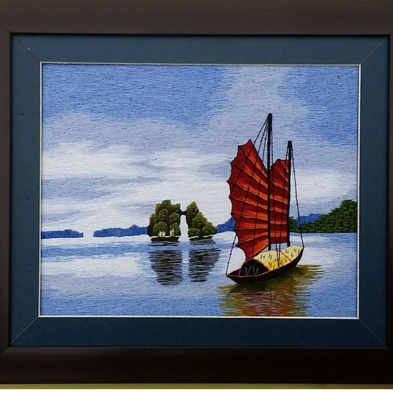 Tranh thêu tay có giá từ vài triệu đến vài chục triệu đồng