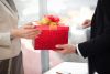 Tặng quà theo gu và sở thích của sếp