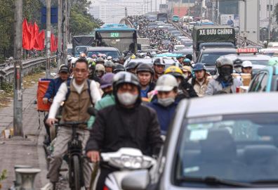 nguoi dan hoi ha ve que nghi tet ngay lam viec cuoi nam bac5106c