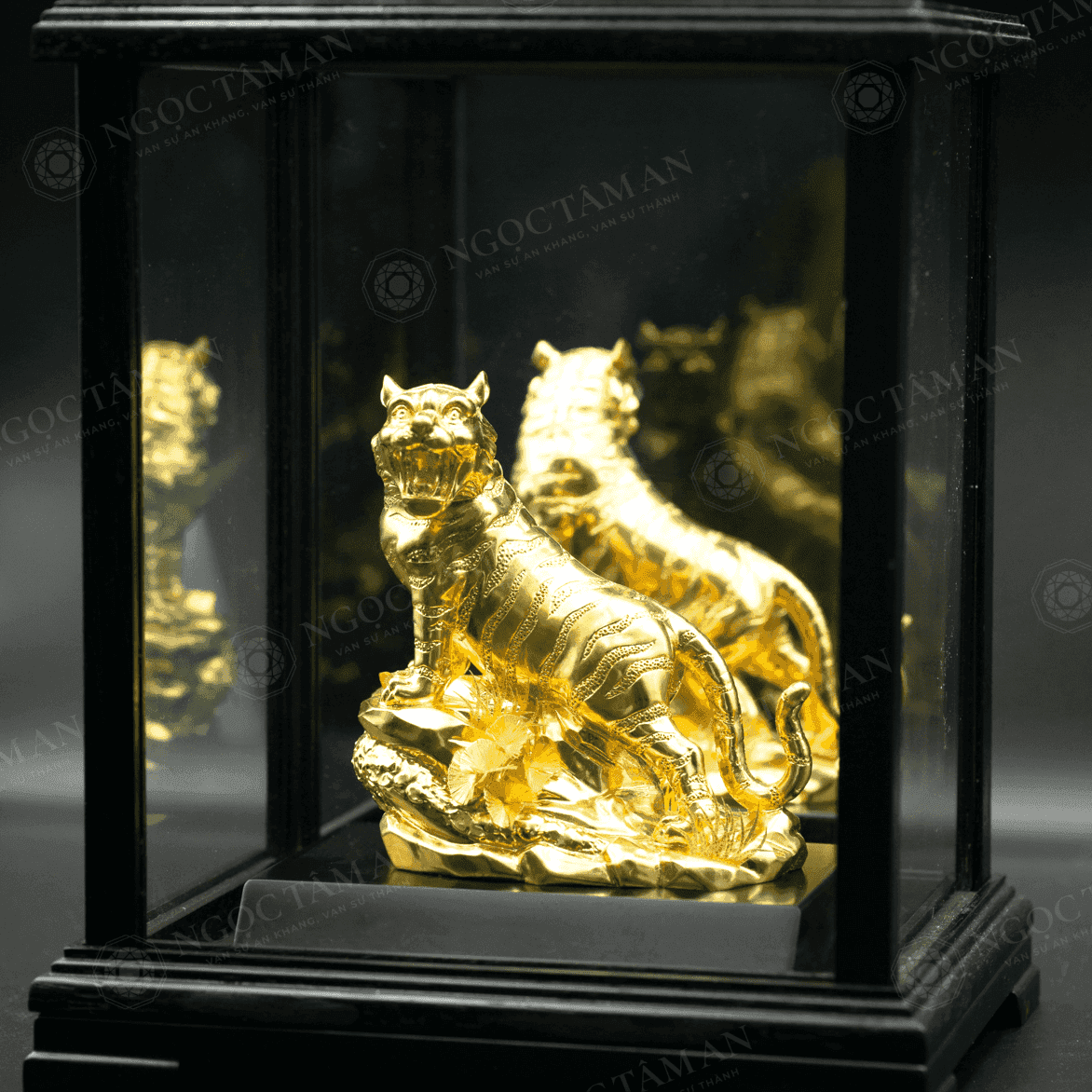 Tượng hổ mạ vàng