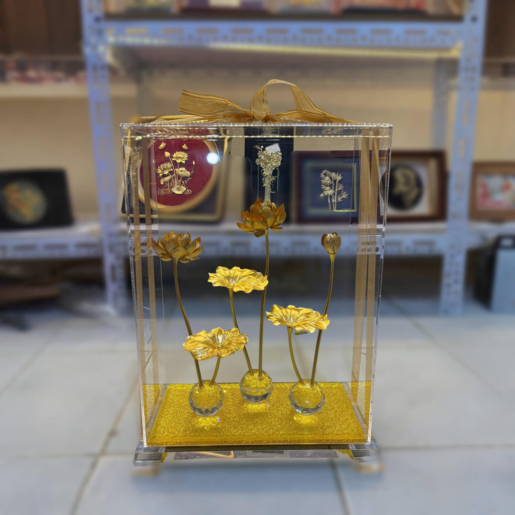 ho hoa sen dat vang 24k