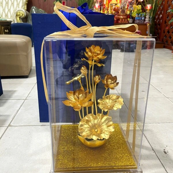 Bát hoa sen dát vàng 24K (6 nhánh hoa) của Ngọc Tâm an đóng hộp trong suốt làm quà