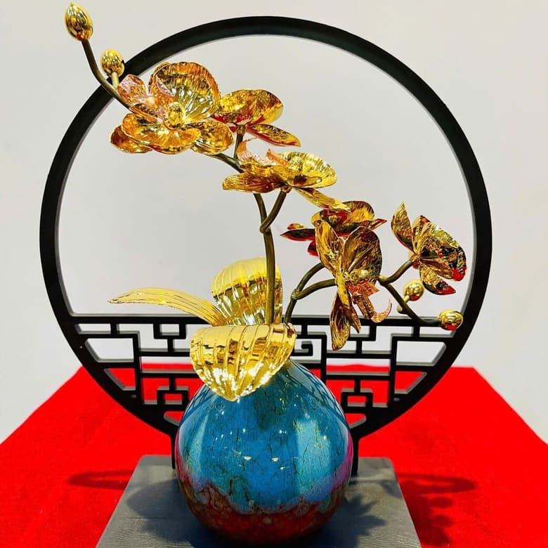 Chậu hoa lan mạ vàng 24K với vẻ đẹp kiêu sa