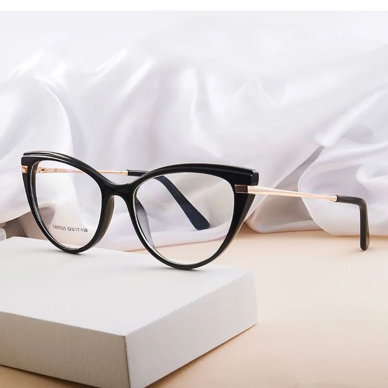 Kính mắt thanh lịch giúp sếp thêm phần lịch lãm