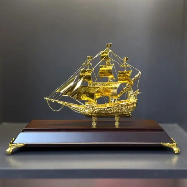 Mô hình thuyền buồm mạ vàng 24K