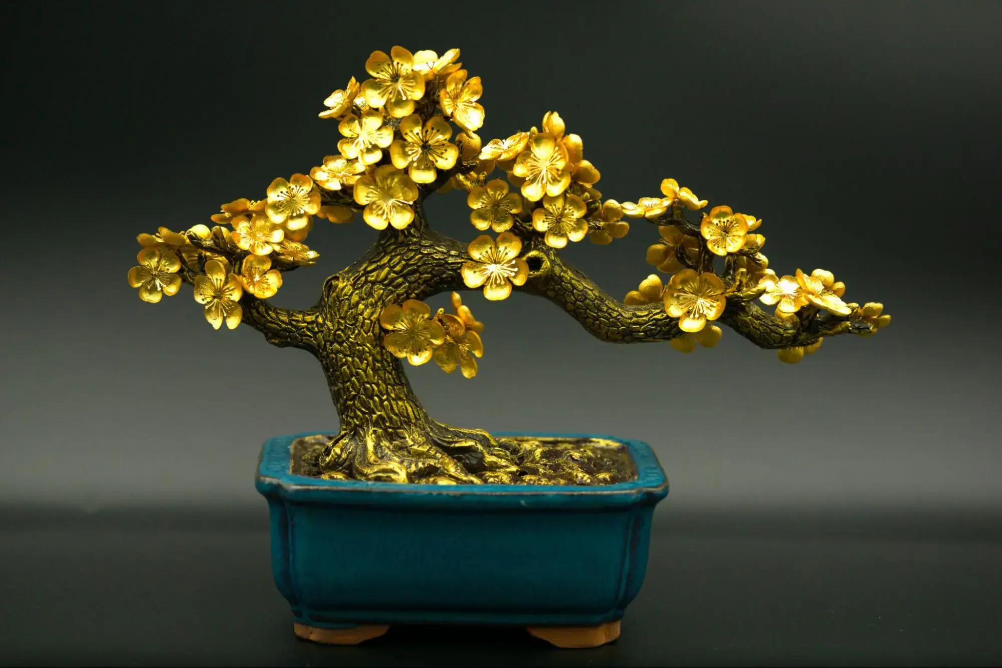 Chậu hoa mai dát vàng 24K