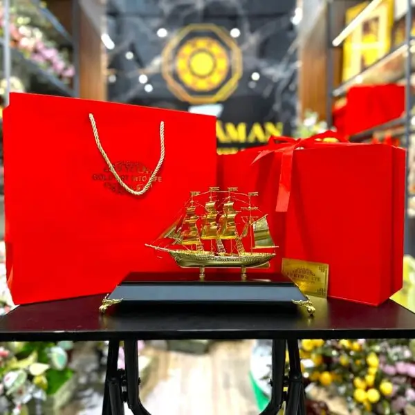Mô hình thuyền buồm mạ vàng 24K cỡ trung