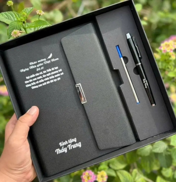 Sổ tay kèm bút và mực