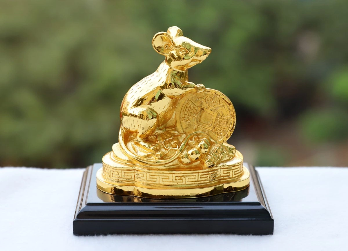 Tượng chuột mạ vàng