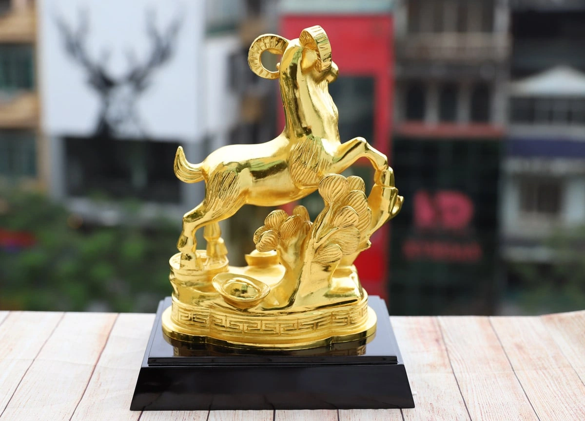 Tượng dê dát vàng 24K