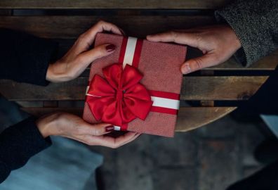Lưu ý khi chọn quà tặng sếp lên chức tránh để lại ấn tượng không tốt